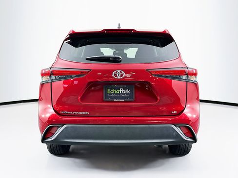 Used 2023 Toyota Highlander LE image 7