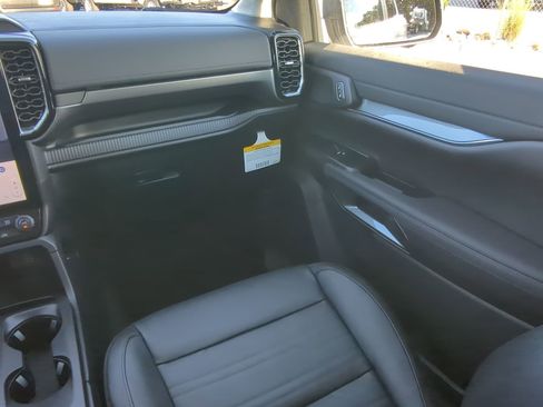 Used 2025 Ford Ranger Lariat w/ FX4 Off-Road Package image 15