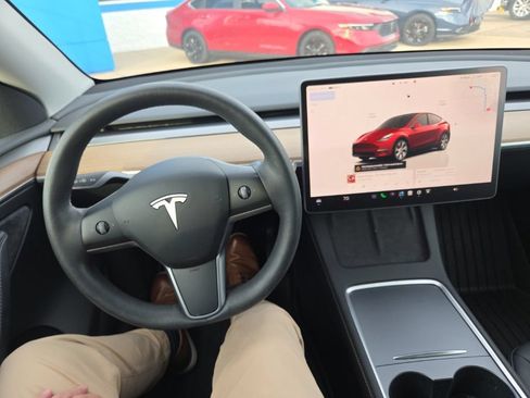 Used 2023 Tesla Model Y Long Range AWD/4WD image 14