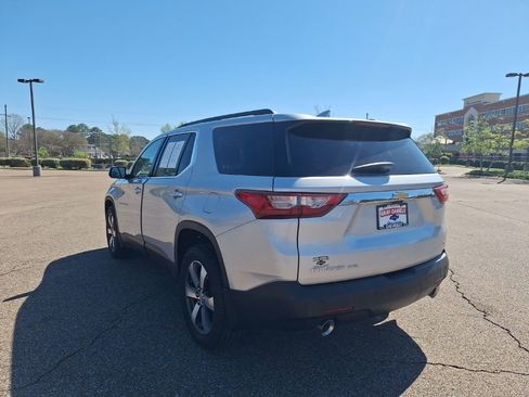 Certified 2019 Chevrolet Traverse LT w/ LT Premium Package image 10