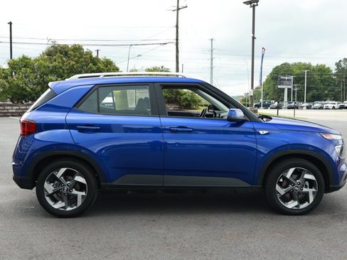 Used 2025 Hyundai Venue SEL FWD image 4
