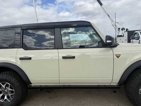 New 2025 Ford Bronco Badlands image 36