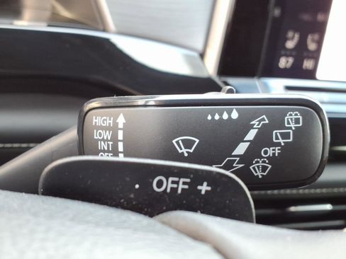 Used 2025 Volkswagen Atlas Cross Sport SE image 25