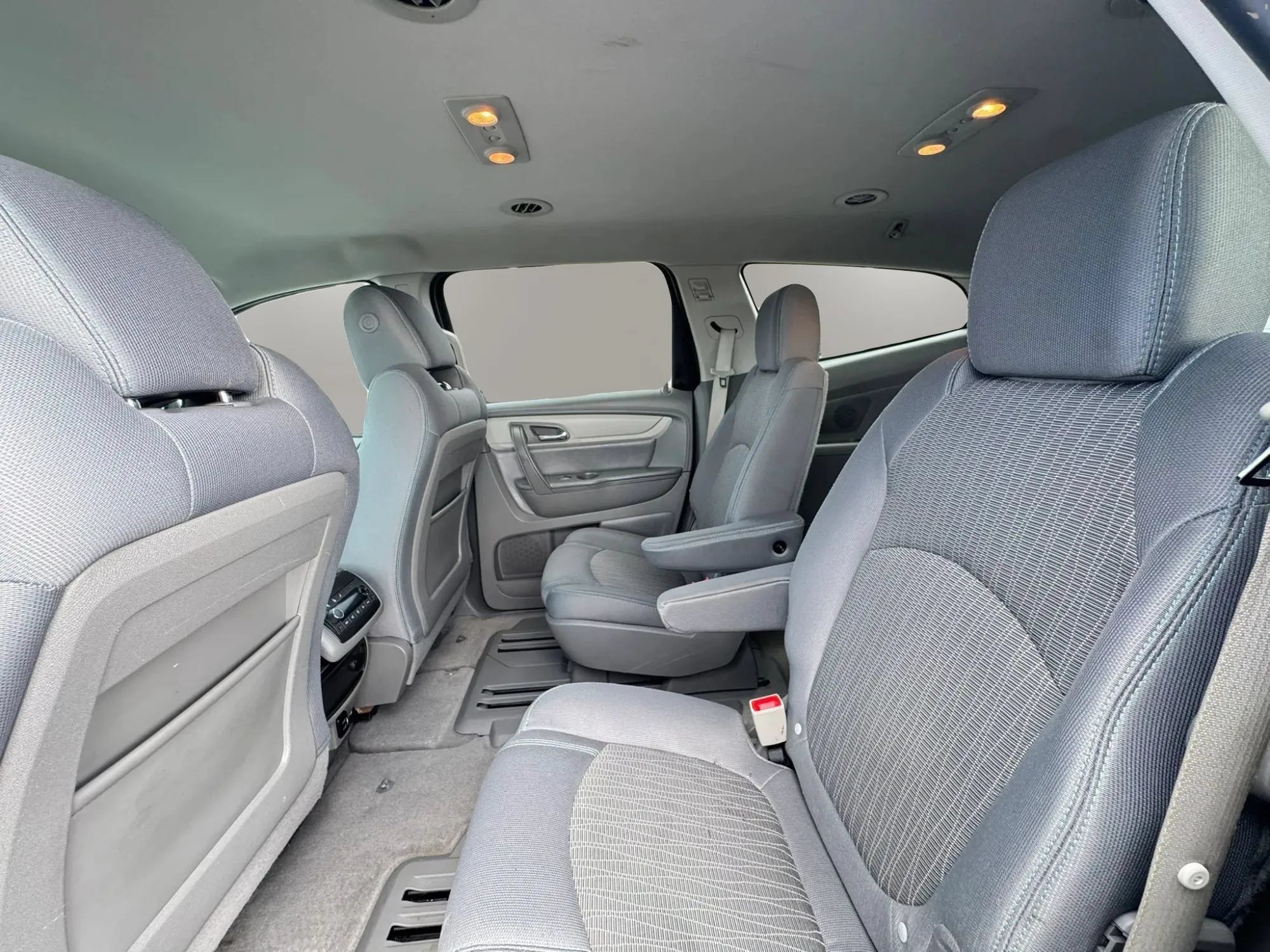 Used 2017 Chevrolet Traverse LT FWD image 12