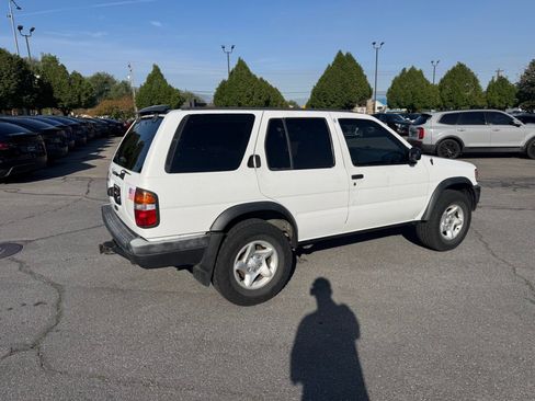 Used 1997 Nissan Pathfinder LE AWD/4WD image 5