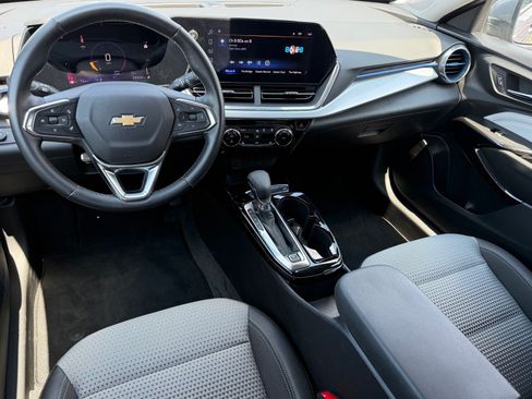 Used 2024 Chevrolet Trax LT w/ Driver Confidence Package FWD image 12