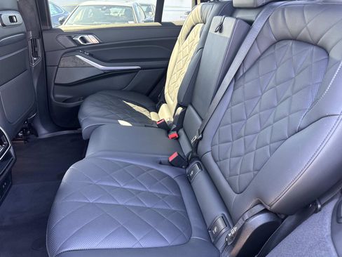 Certified 2025 BMW X7 xDrive40i w/ M Sport Package image 18