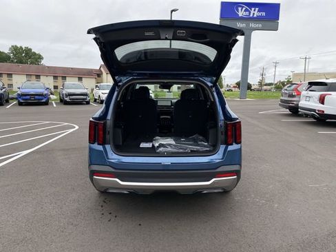 New 2025 Kia Sorento EX image 16