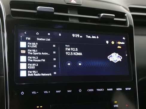 Used 2024 Hyundai Tucson Limited image 16