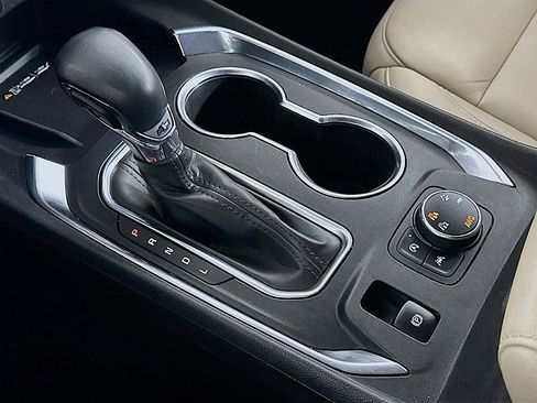 Used 2023 Chevrolet Traverse LT w/ LT Premium Package image 20