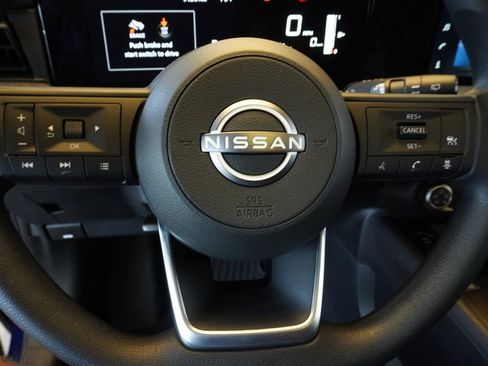 Used 2025 Nissan Kicks SV w/ SV Premium Package image 17