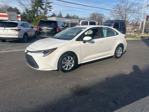 Used 2025 Toyota Corolla LE FWD image 7