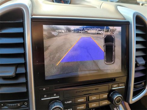 Used 2017 Porsche Cayenne Platinum Edition image 25