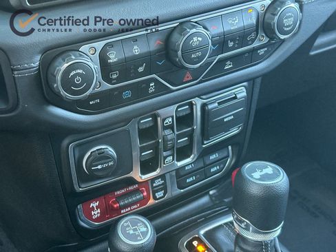 Used 2025 Jeep Wrangler Unlimited Rubicon 4xe w/ Convenience Group AWD/4WD image 19