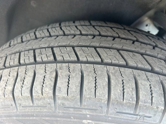 Used 2019 GMC Acadia SLE w/ LPO, Floor Liner Package AWD/4WD image 2