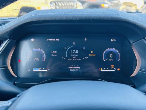 Used 2023 Jeep Grand Cherokee L Limited w/ Black Appearance Package image 21