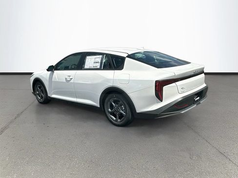 New 2026 Kia K4 FWD image 5