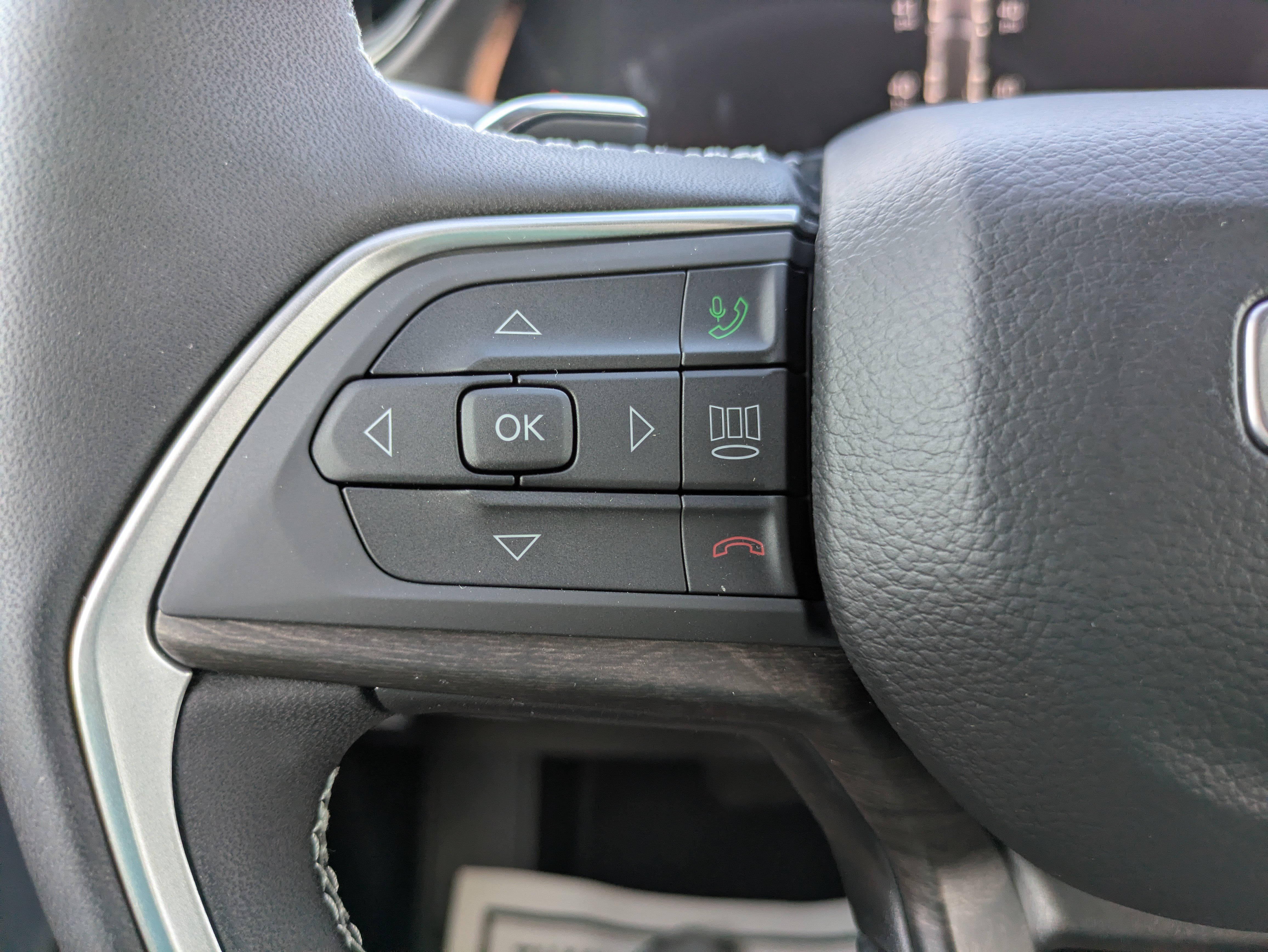 New 2027 Jeep Grand Cherokee Altitude RWD image 14