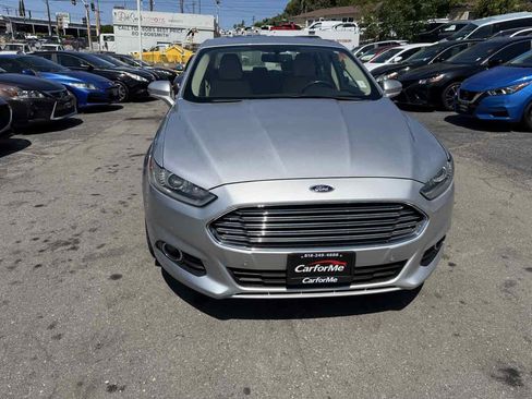 Used 2014 Ford Fusion SE w/ Equipment Group 202A FWD image 2