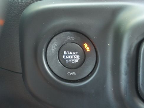 Used 2022 Jeep Gladiator Rubicon w/ LED Lighting Group AWD/4WD image 8