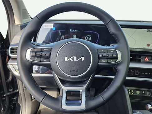 Used 2025 Kia Sportage EX FWD image 19