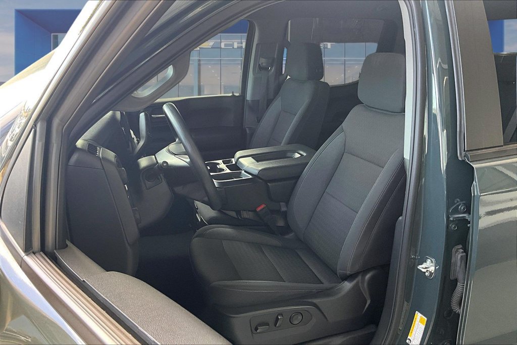 Used 2025 Chevrolet Silverado 1500 Custom Trail Boss w/ Dark Appearance Package AWD/4WD image 15