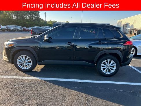 Used 2025 Toyota Corolla Cross LE FWD image 6