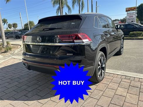 Certified 2022 Volkswagen Atlas Cross Sport SE image 6