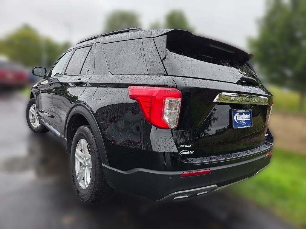 Used 2023 Ford Explorer XLT w/ Equipment Group 202A AWD/4WD image 4
