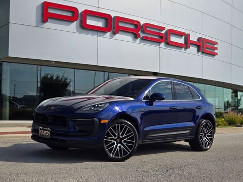 Certified 2025 Porsche Macan image 1