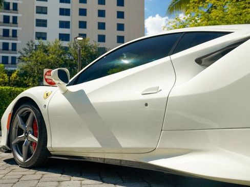 Used 2021 Ferrari F8 Tributo image 19