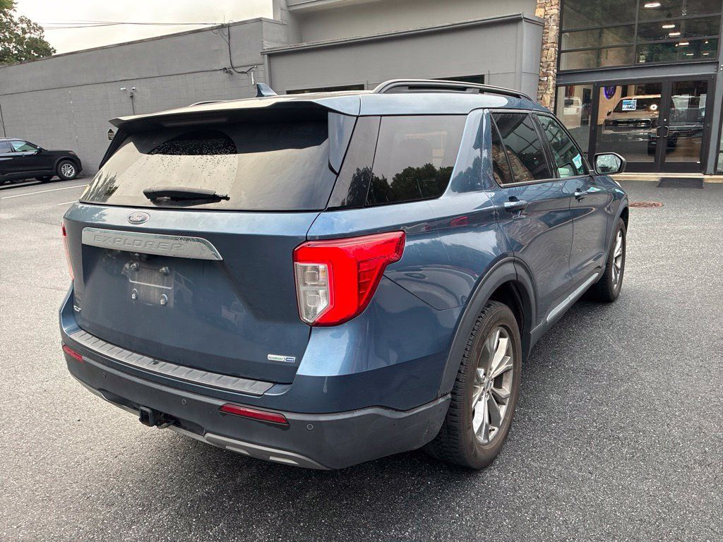 Used 2020 Ford Explorer XLT w/ Equipment Group 202A AWD/4WD image 16
