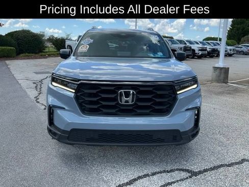 Used 2025 Honda Pilot Sport image 2