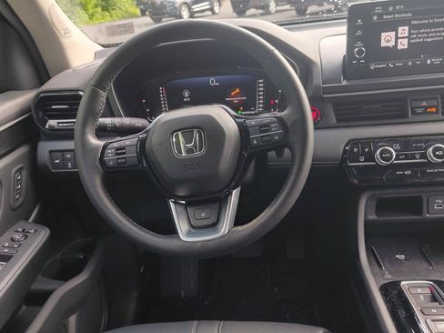 Used 2025 Honda Pilot Elite image 18