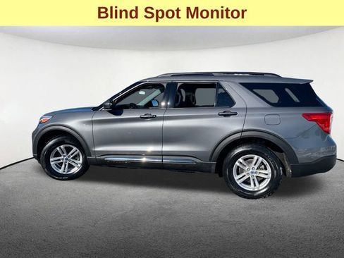 Used 2022 Ford Explorer XLT w/ Equipment Group 202A image 6