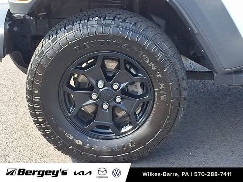 Used 2023 Jeep Wrangler Unlimited w/ Cold Weather Group AWD/4WD image 10