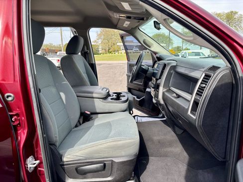 Used 2019 RAM 1500 Express w/ Express Value Package AWD/4WD image 7