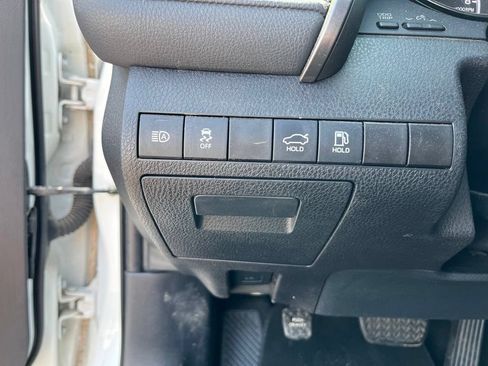 Used 2021 Toyota Camry SE FWD image 17