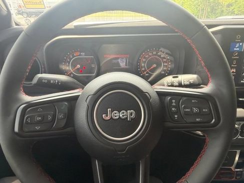 Used 2024 Jeep Wrangler Unlimited Rubicon w/ Convenience Group AWD/4WD image 12