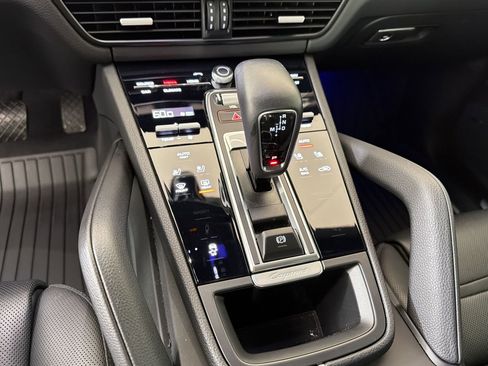 Certified 2022 Porsche Cayenne Platinum Edition AWD/4WD image 19