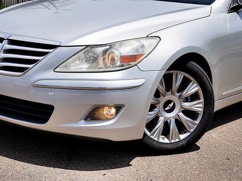 Used 2011 Hyundai Genesis 3.8 w/ Premium Navigation Pkg 3 RWD image 4
