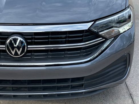 Used 2024 Volkswagen Jetta SE FWD image 8