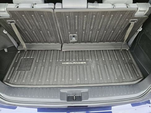 Used 2023 Toyota Highlander LE FWD image 22