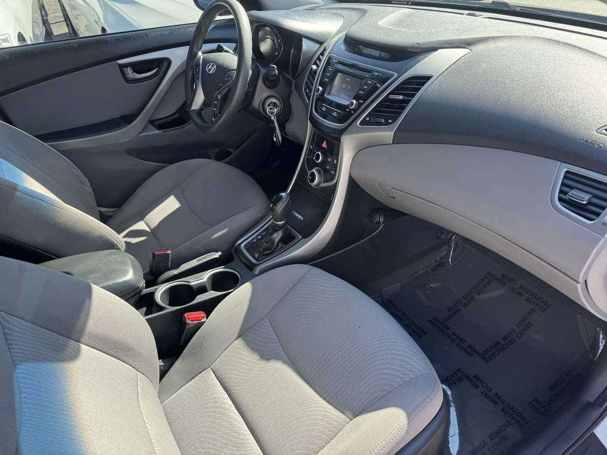 Used 2015 Hyundai Elantra SE w/ Option Group 02 FWD image 13