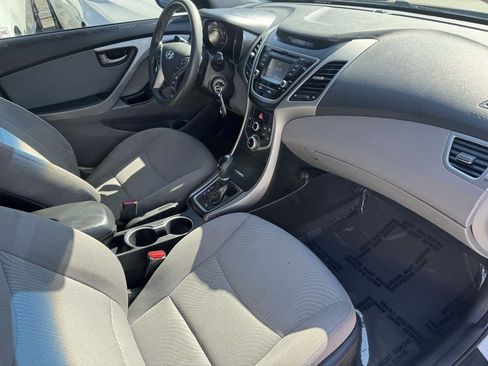 Used 2015 Hyundai Elantra SE w/ Option Group 02 FWD image 13