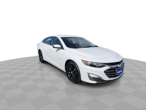 Used 2024 Chevrolet Malibu LT FWD image 2