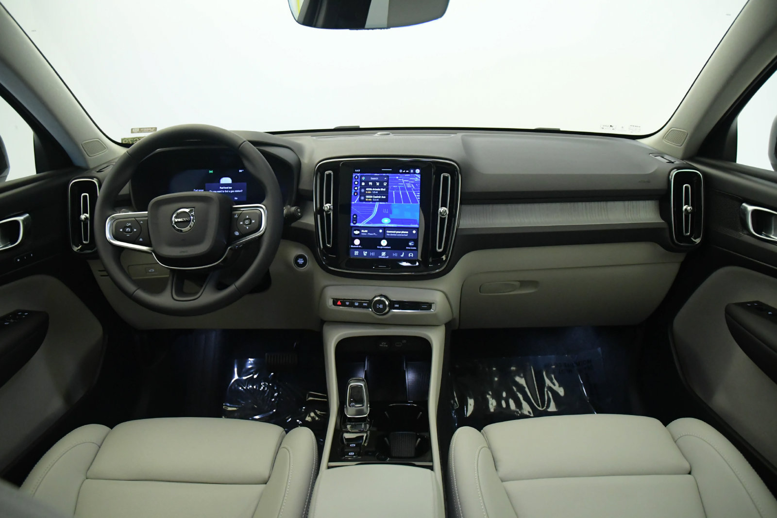 Used 2026 Volvo XC40 B5 Plus w/ Protection Package Premier AWD/4WD image 14