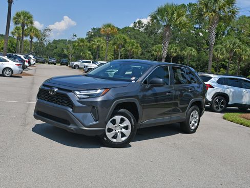 Used 2023 Toyota RAV4 LE FWD image 6