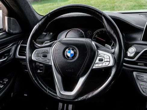 Used 2017 BMW 750i RWD image 19