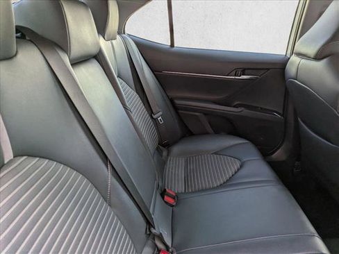Used 2019 Toyota Camry SE image 18